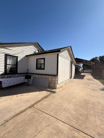 834 W Baetz, San Antonio, TX 78221