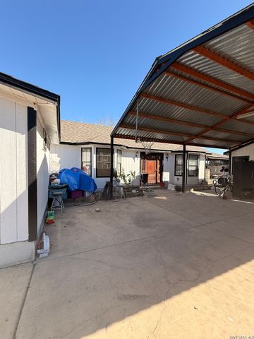 834 W Baetz, San Antonio, TX 78221