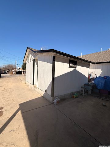 834 W Baetz, San Antonio, TX 78221