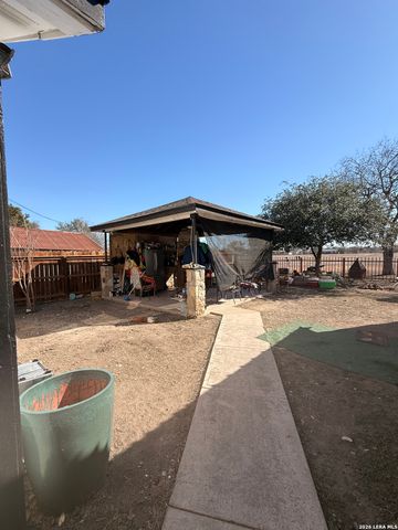 834 W Baetz, San Antonio, TX 78221