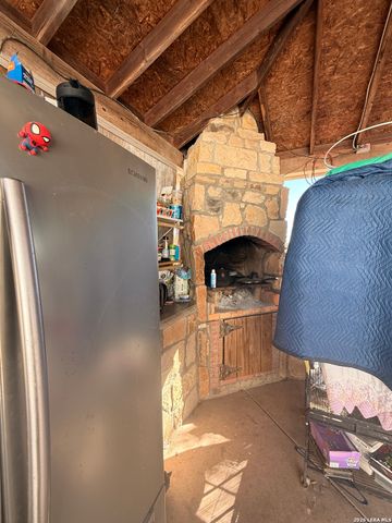 834 W Baetz, San Antonio, TX 78221