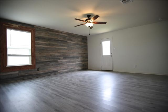 4005 Cressler LN 16G, Jarrell, TX 76537