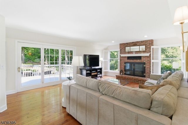 6 Fawn Ridge Rd, Clinton Twp., NJ 08833