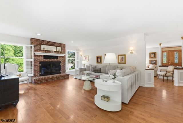6 Fawn Ridge Rd, Clinton Twp., NJ 08833