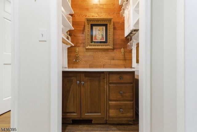 6 Fawn Ridge Rd, Clinton Twp., NJ 08833