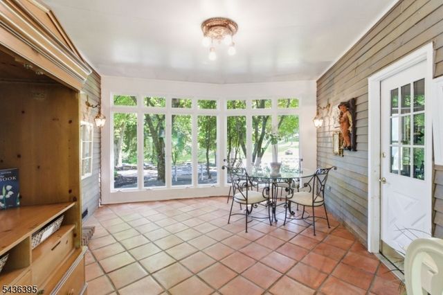 6 Fawn Ridge Rd, Clinton Twp., NJ 08833