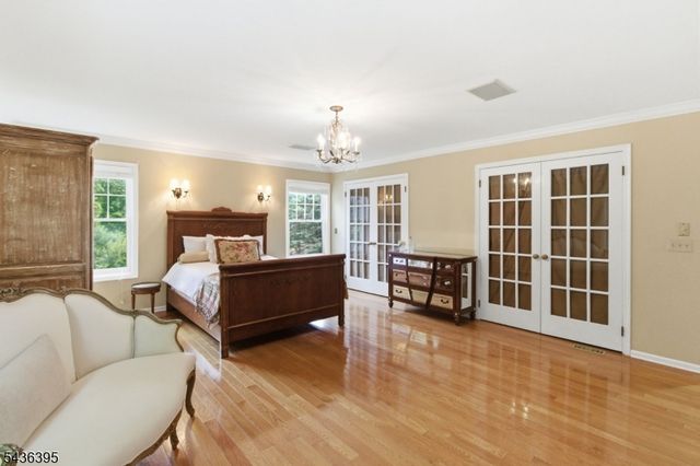 6 Fawn Ridge Rd, Clinton Twp., NJ 08833