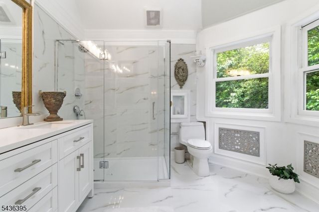 6 Fawn Ridge Rd, Clinton Twp., NJ 08833