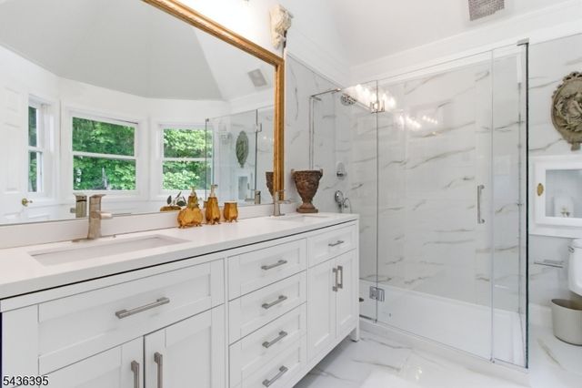 6 Fawn Ridge Rd, Clinton Twp., NJ 08833