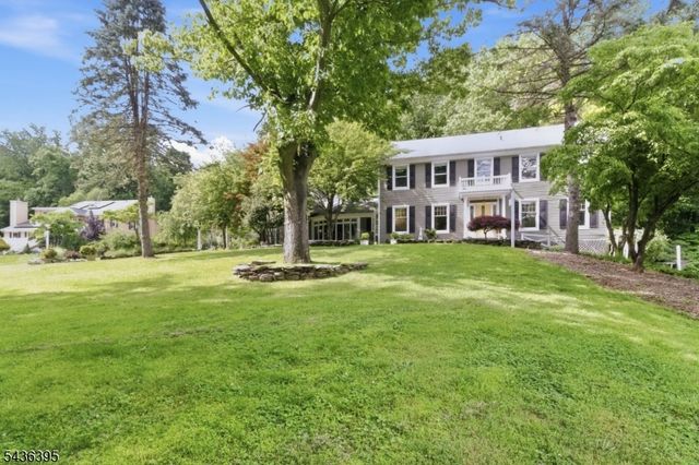 6 Fawn Ridge Rd, Clinton Twp., NJ 08833