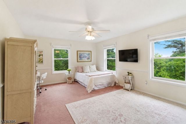 6 Fawn Ridge Rd, Clinton Twp., NJ 08833