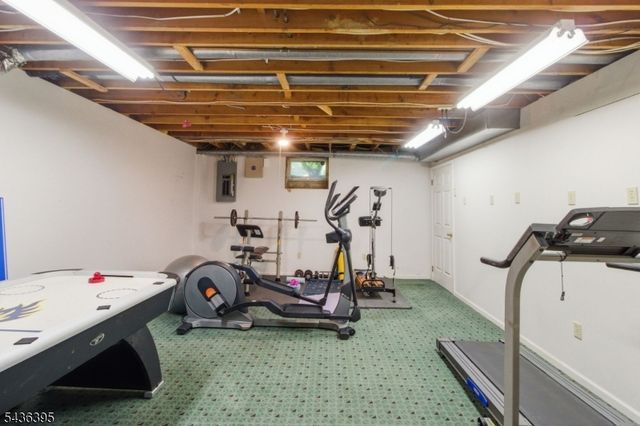 6 Fawn Ridge Rd, Clinton Twp., NJ 08833
