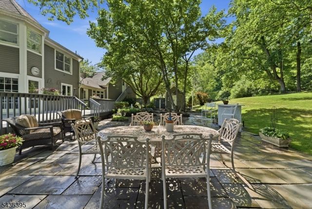 6 Fawn Ridge Rd, Clinton Twp., NJ 08833