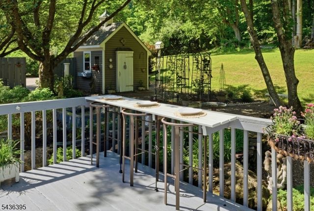 6 Fawn Ridge Rd, Clinton Twp., NJ 08833