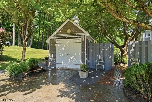 6 Fawn Ridge Rd, Clinton Twp., NJ 08833