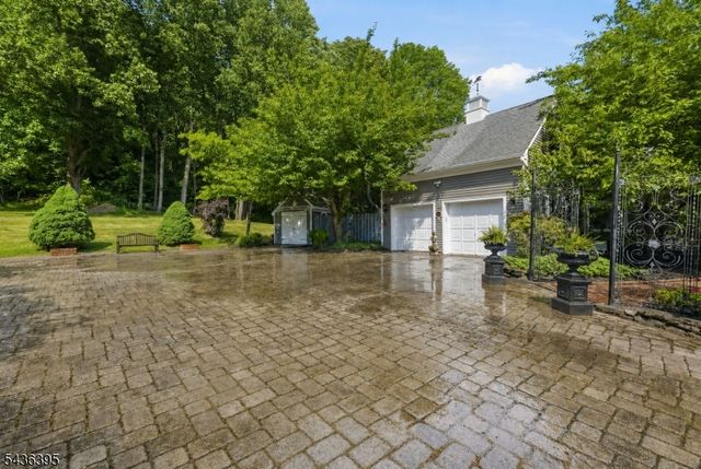 6 Fawn Ridge Rd, Clinton Twp., NJ 08833
