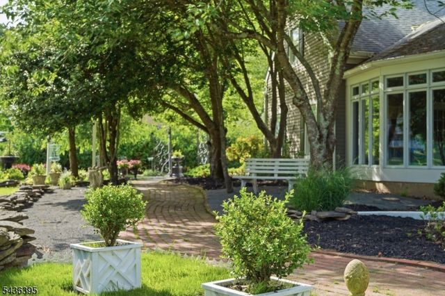 6 Fawn Ridge Rd, Clinton Twp., NJ 08833