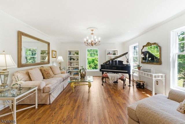 6 Fawn Ridge Rd, Clinton Twp., NJ 08833