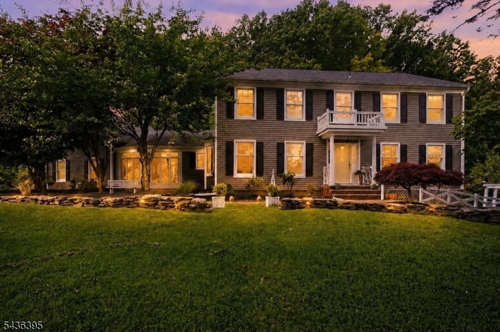 6 Fawn Ridge Rd, Clinton Twp., NJ 08833