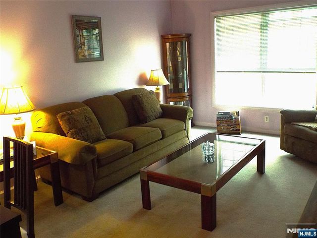 189 Forest Avenue 307, Paramus, NJ 07652