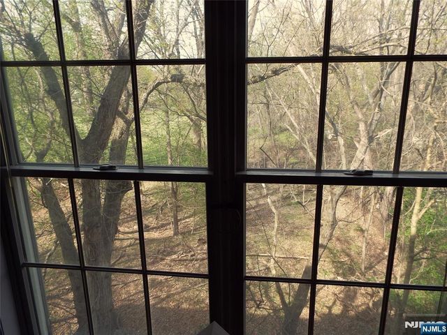 189 Forest Avenue 307, Paramus, NJ 07652