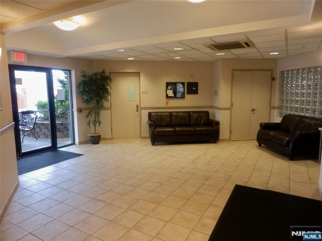 189 Forest Avenue 307, Paramus, NJ 07652