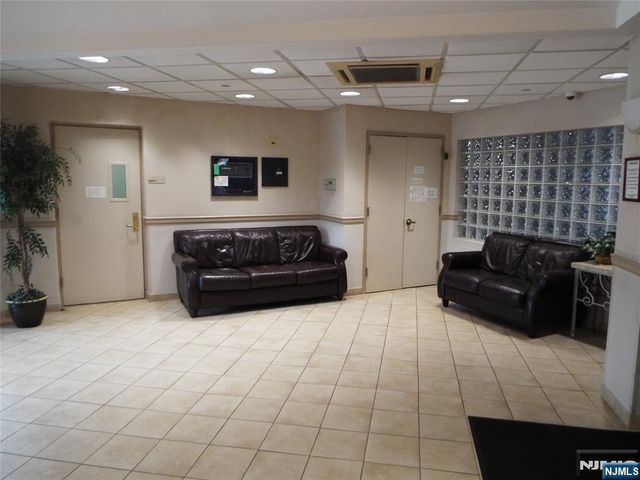 189 Forest Avenue 307, Paramus, NJ 07652