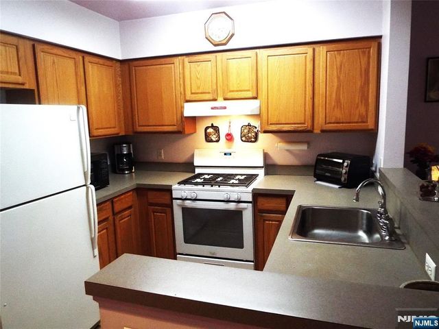 189 Forest Avenue 307, Paramus, NJ 07652