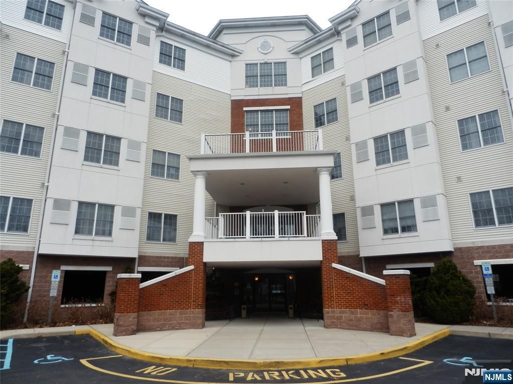 189 Forest Avenue 307, Paramus, NJ 07652