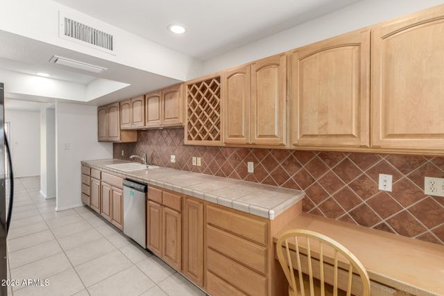 25231 S LAKEWAY Drive, Sun Lakes, AZ 85248