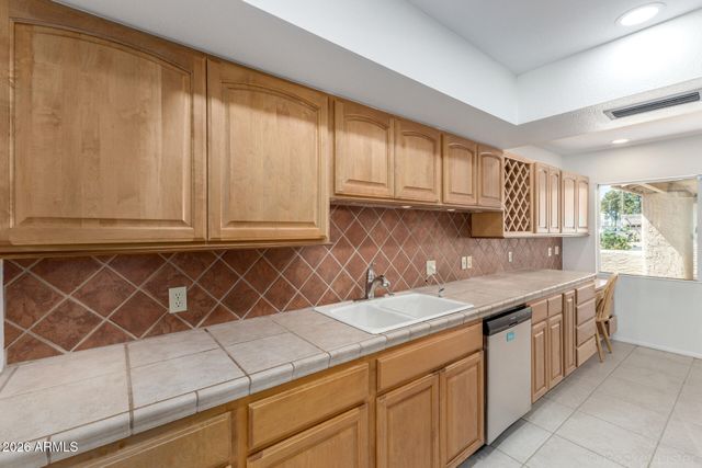 25231 S LAKEWAY Drive, Sun Lakes, AZ 85248