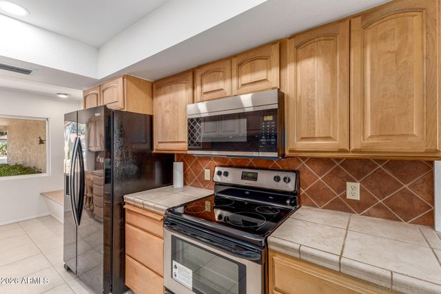 25231 S LAKEWAY Drive, Sun Lakes, AZ 85248