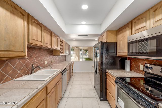 25231 S LAKEWAY Drive, Sun Lakes, AZ 85248