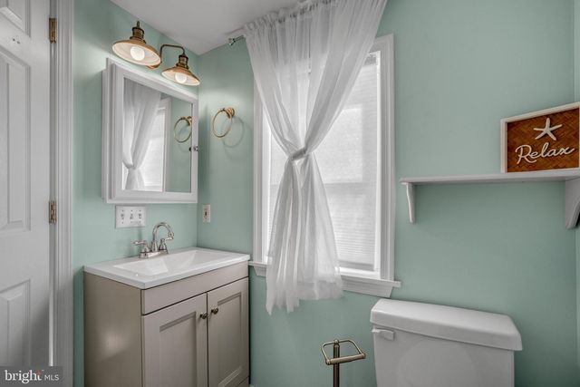 3189 RIDGE RD, Chincoteague Island, VA 23336