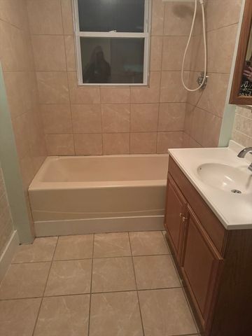 9 Bradford St 2, Taunton, MA 02780