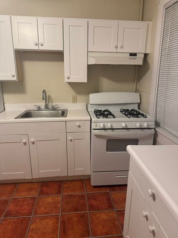 9 Bradford St 2, Taunton, MA 02780