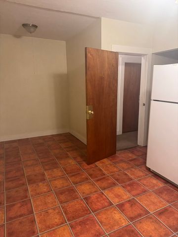 9 Bradford St 2, Taunton, MA 02780