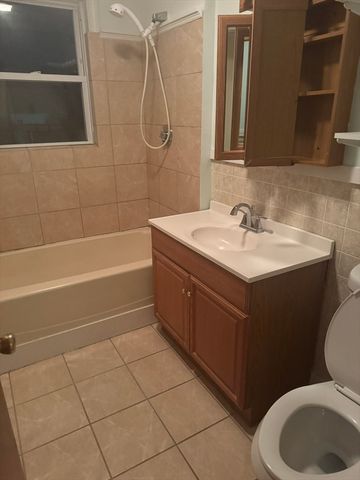 9 Bradford St 2, Taunton, MA 02780