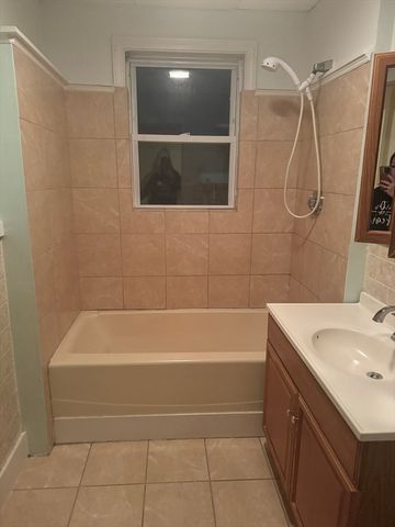 9 Bradford St 2, Taunton, MA 02780