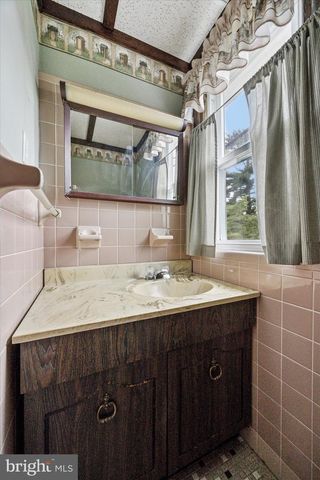 326 POWELL RD, Springfield, PA 19064