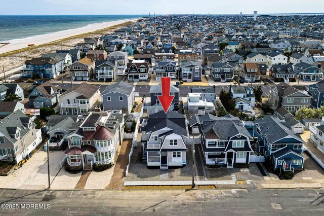 8 Pennsylvania Avenue, Lavallette, NJ 08735