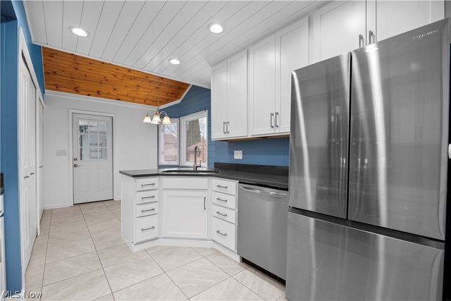 4559 Oakhill Boulevard, Amherst, OH 44053