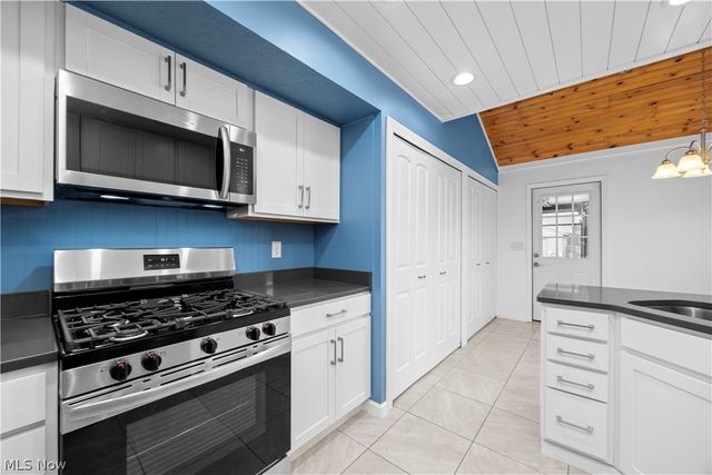 4559 Oakhill Boulevard, Amherst, OH 44053