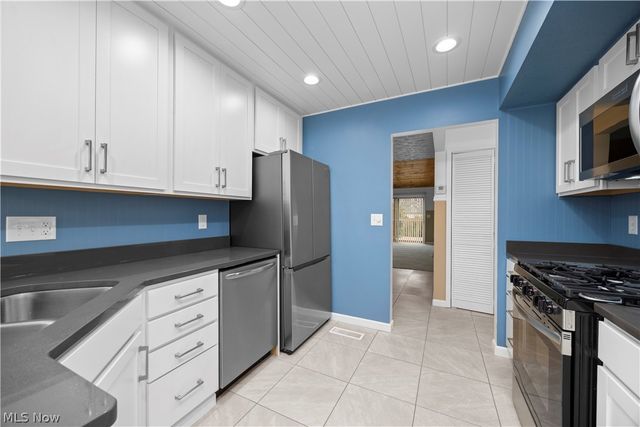 4559 Oakhill Boulevard, Amherst, OH 44053