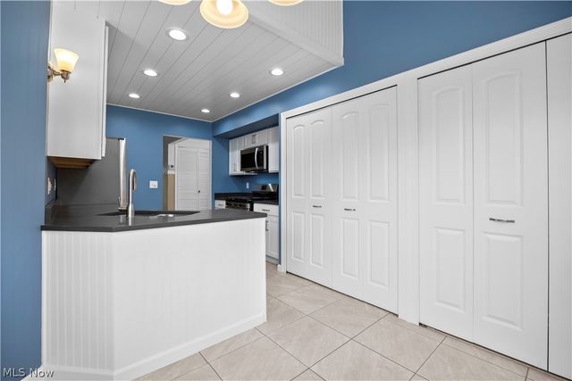 4559 Oakhill Boulevard, Amherst, OH 44053