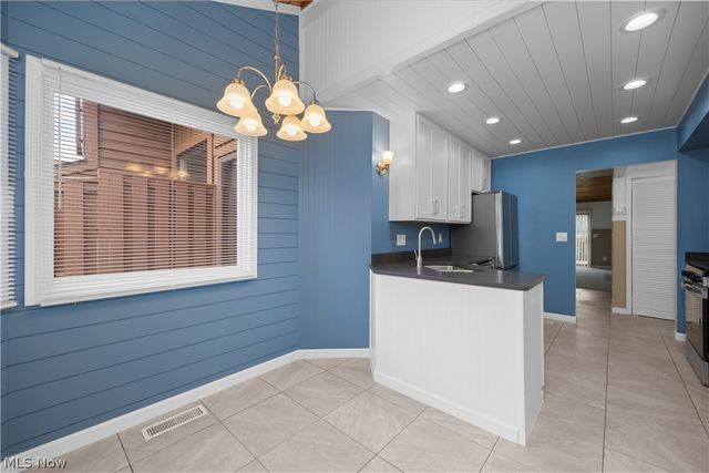 4559 Oakhill Boulevard, Amherst, OH 44053