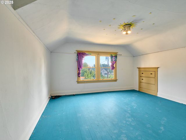 955 BRYAN St, Woodburn, OR 97071