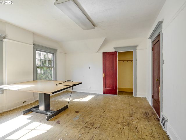 955 BRYAN St, Woodburn, OR 97071