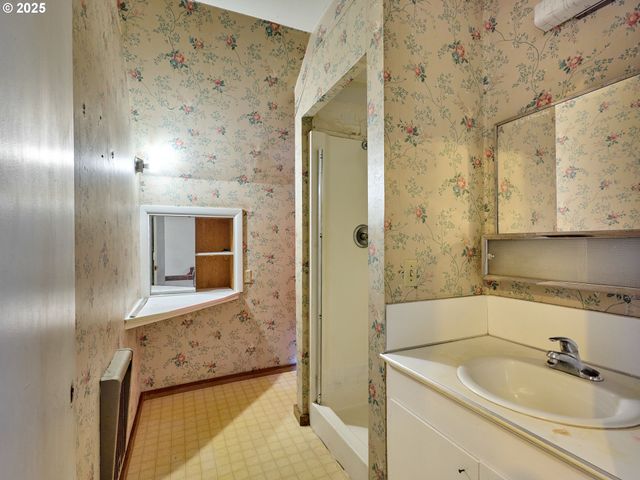 955 BRYAN St, Woodburn, OR 97071