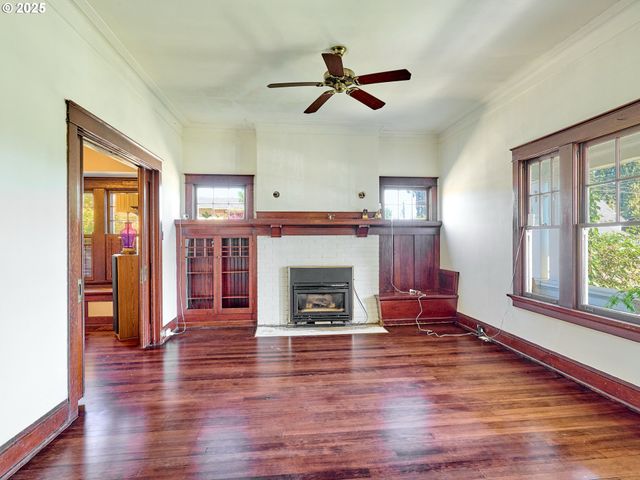 955 BRYAN St, Woodburn, OR 97071